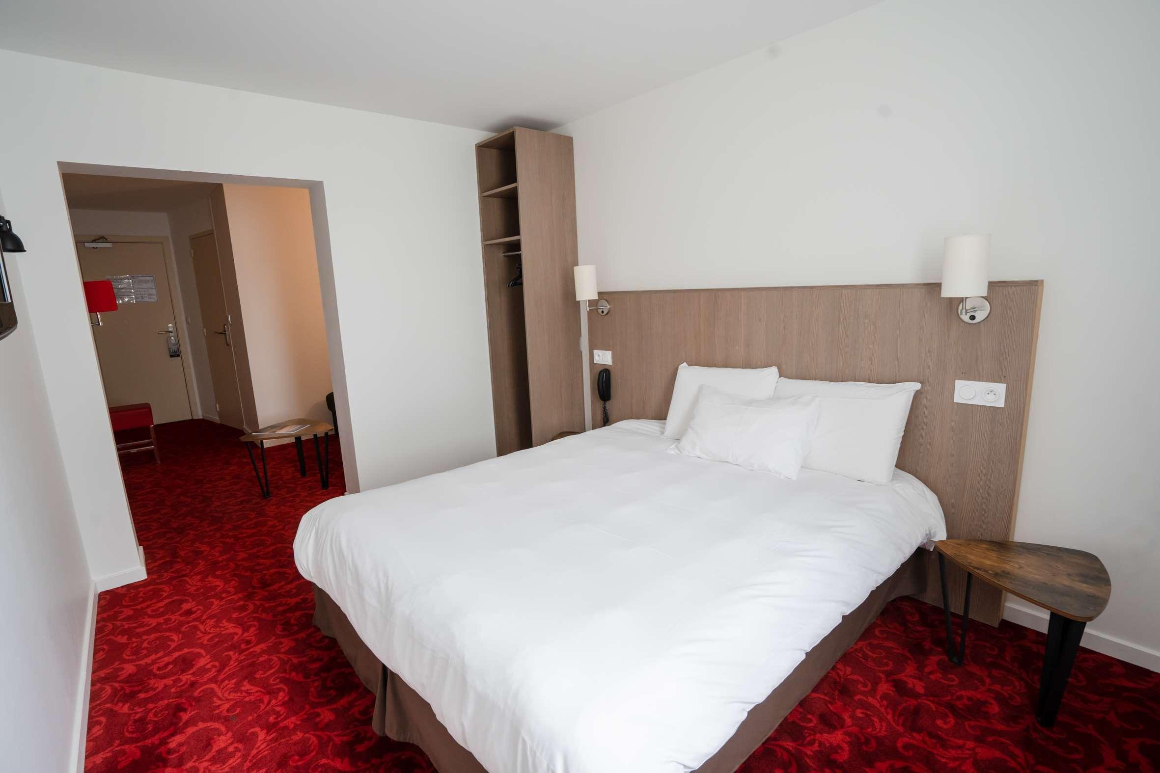 Brit Hotel Essentiel Cholet Exterior photo