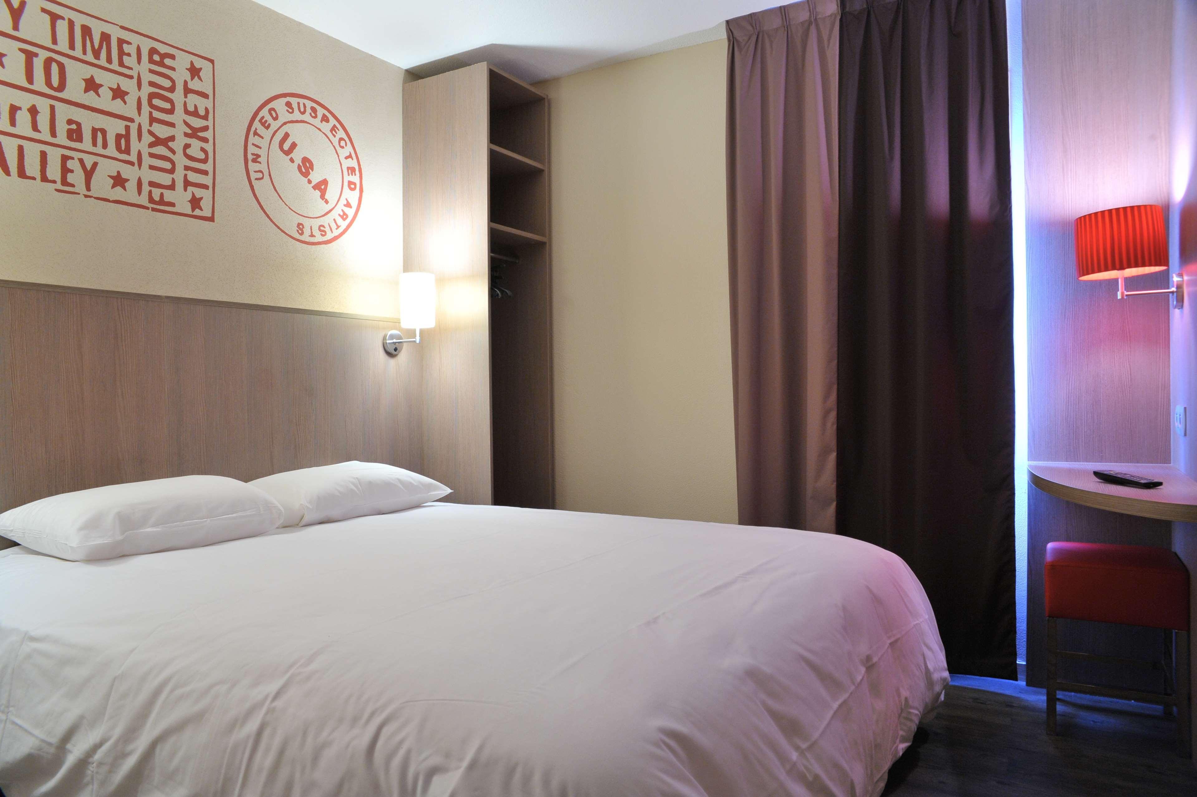 Brit Hotel Essentiel Cholet Exterior photo