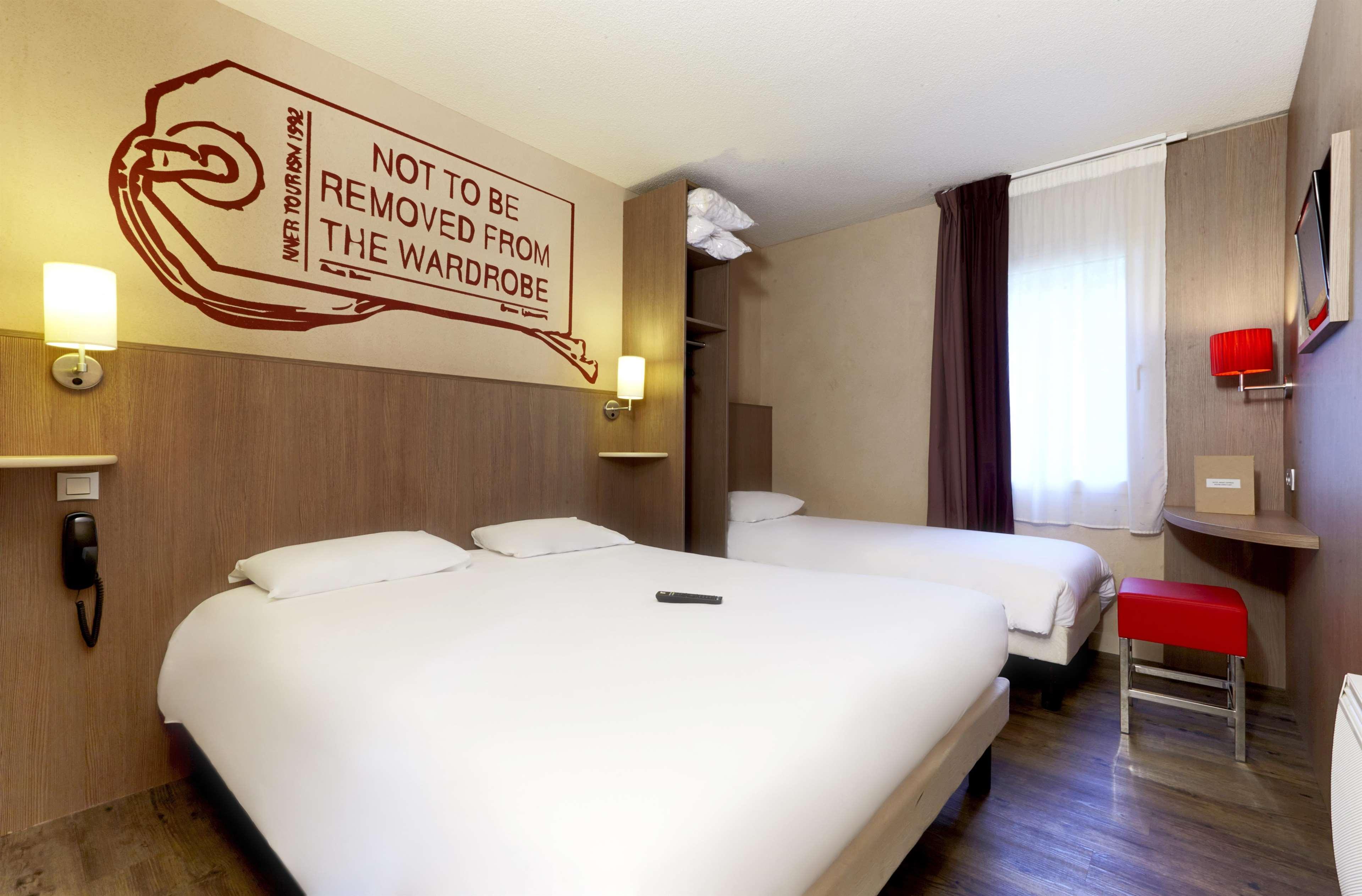 Brit Hotel Essentiel Cholet Exterior photo