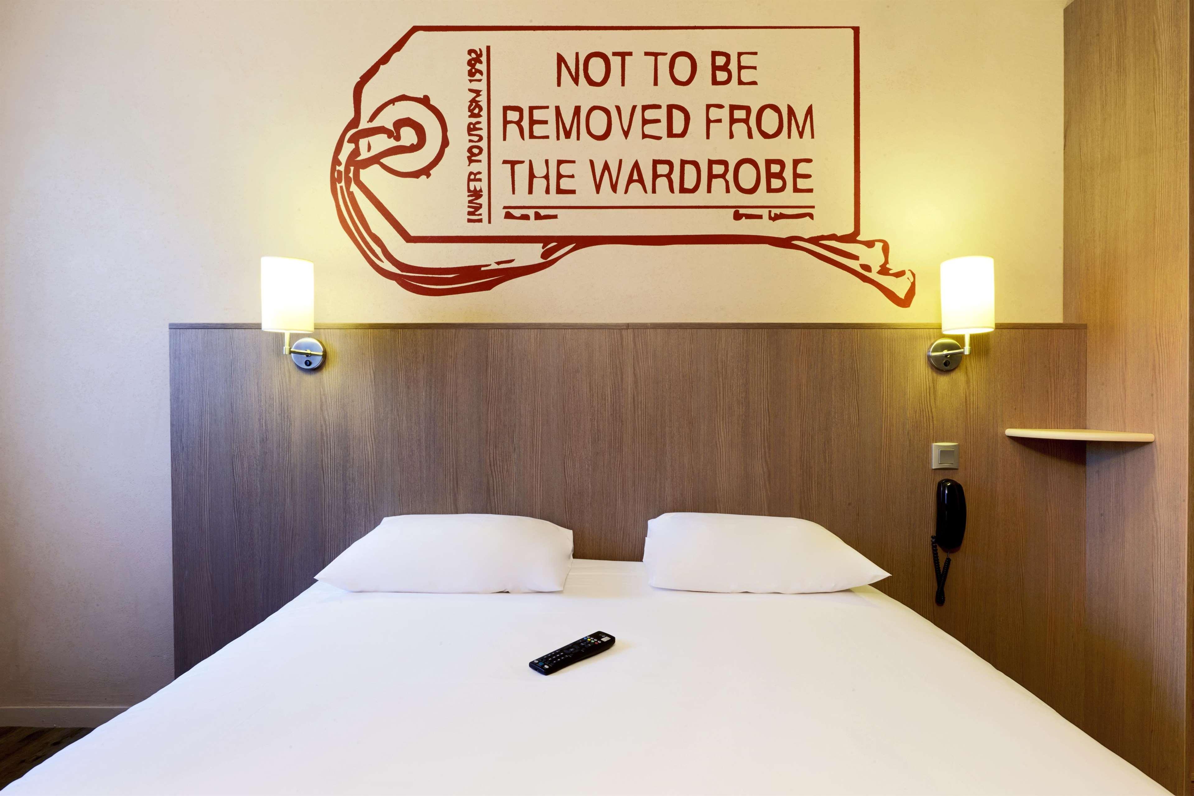 Brit Hotel Essentiel Cholet Exterior photo