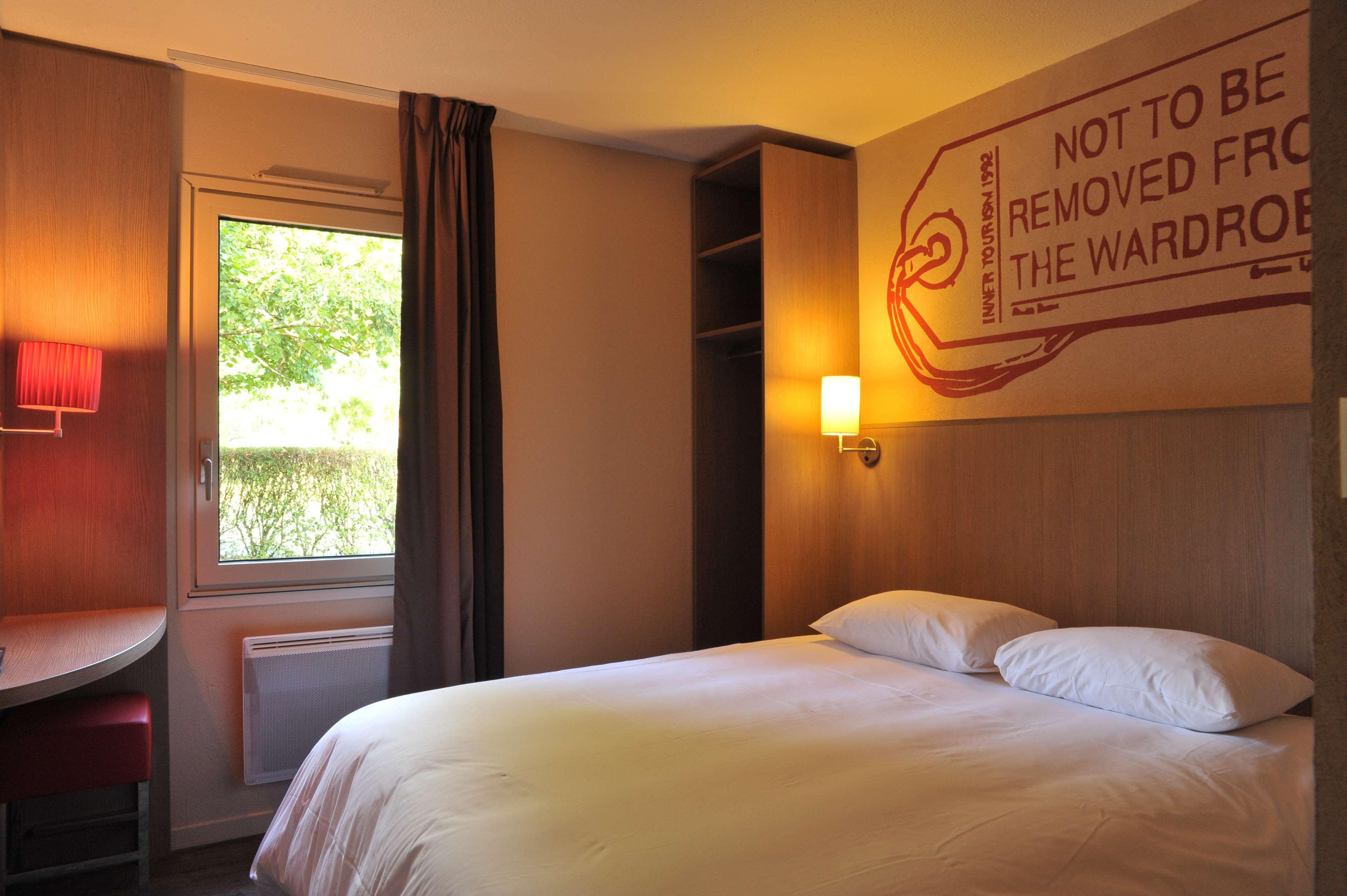 Brit Hotel Essentiel Cholet Exterior photo