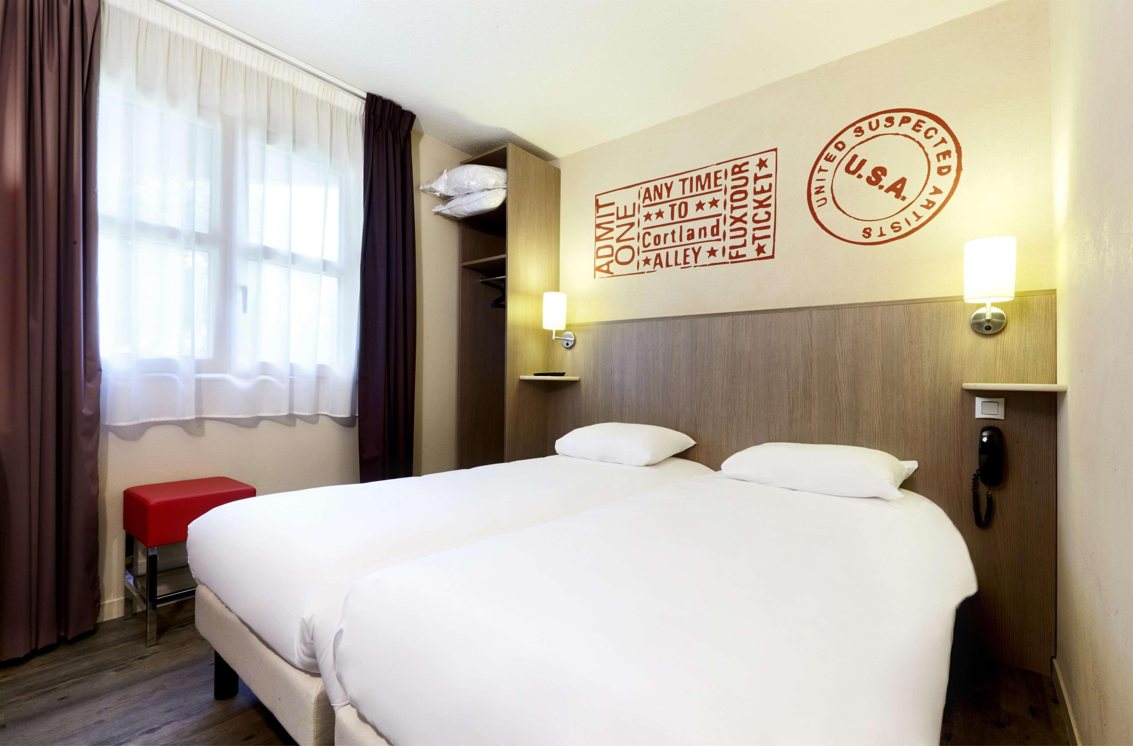 Brit Hotel Essentiel Cholet Exterior photo