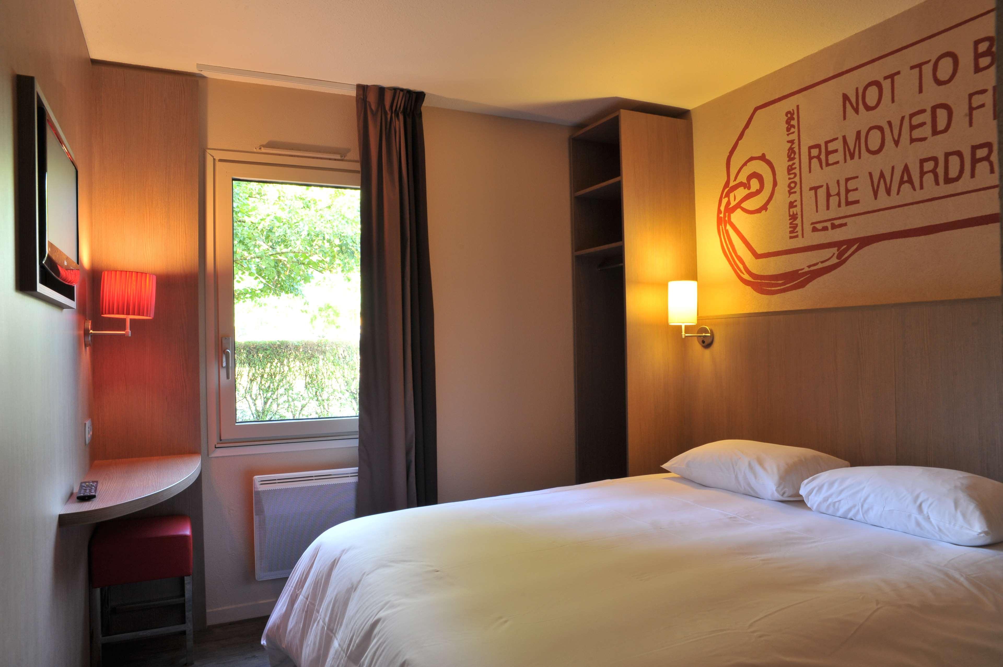 Brit Hotel Essentiel Cholet Exterior photo
