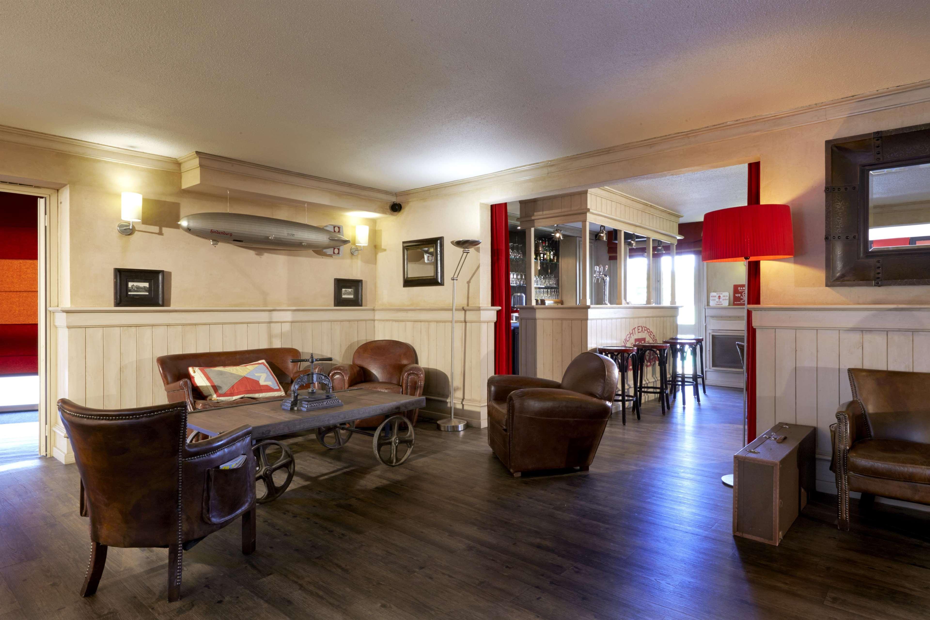 Brit Hotel Essentiel Cholet Exterior photo