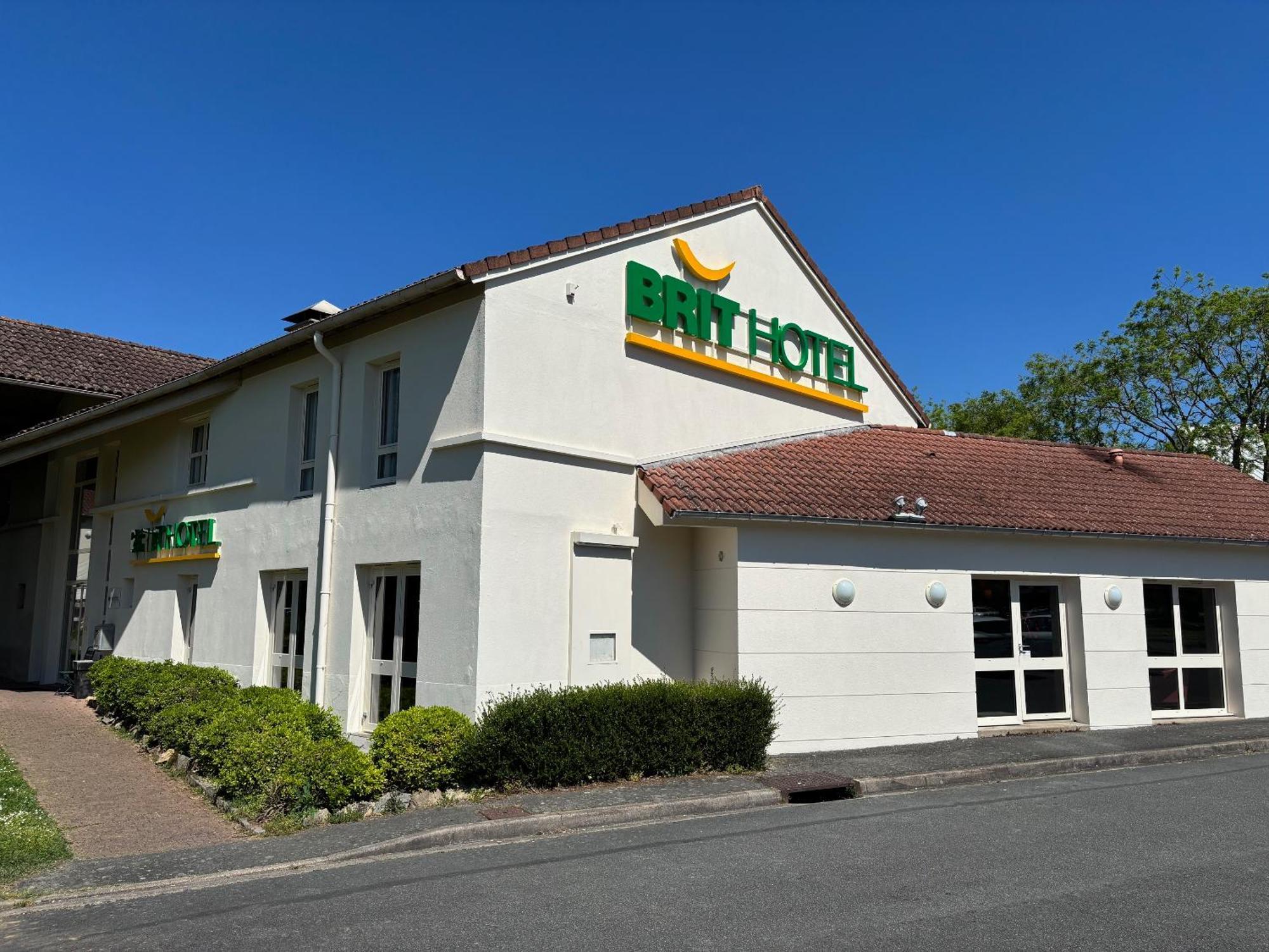 Brit Hotel Essentiel Cholet Exterior photo